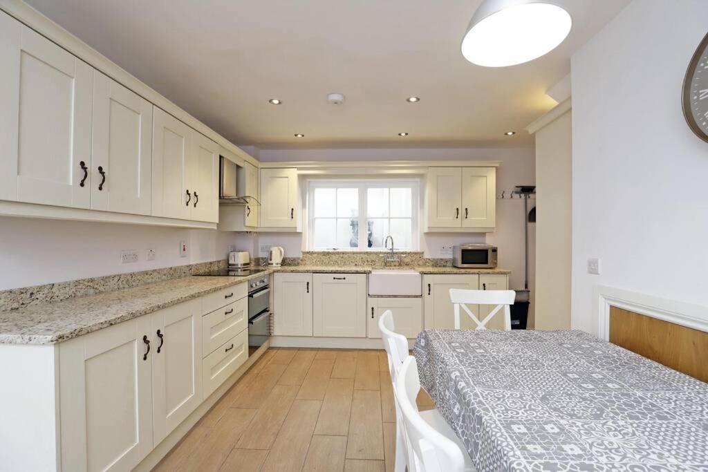 Royal Hillsborough Village Luxury Townhouse Buitenkant foto